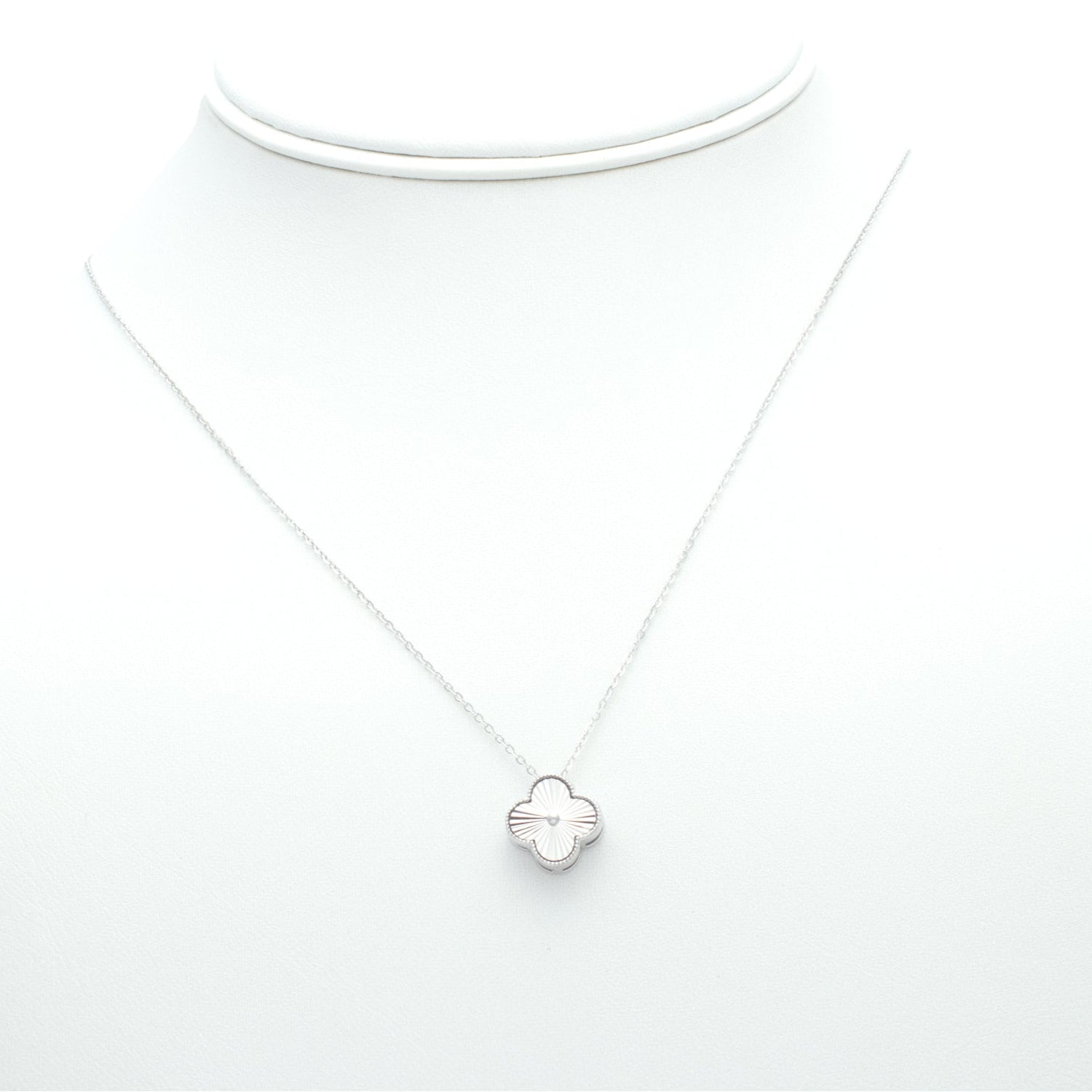Clover Pendant Necklace in Sterling Silver