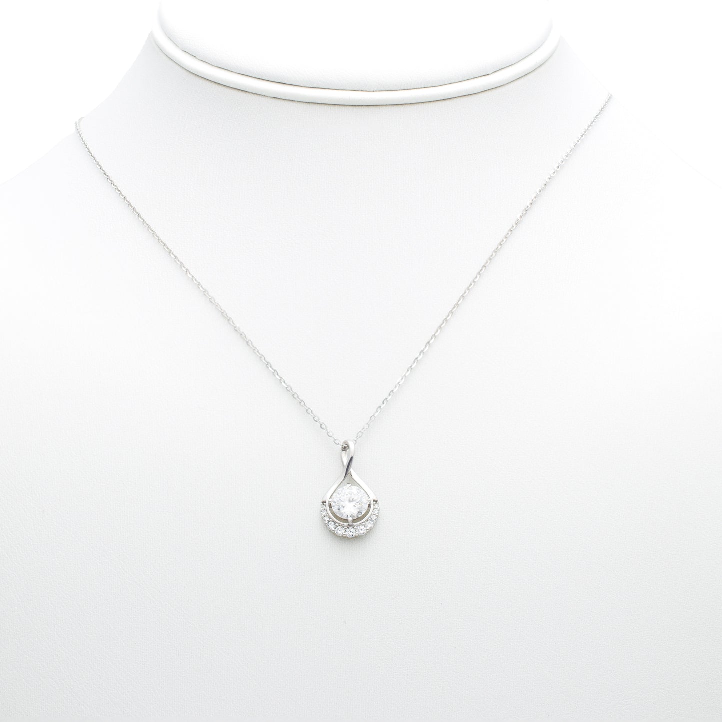 Teardrop Sparkle Pendant Necklace in Silver