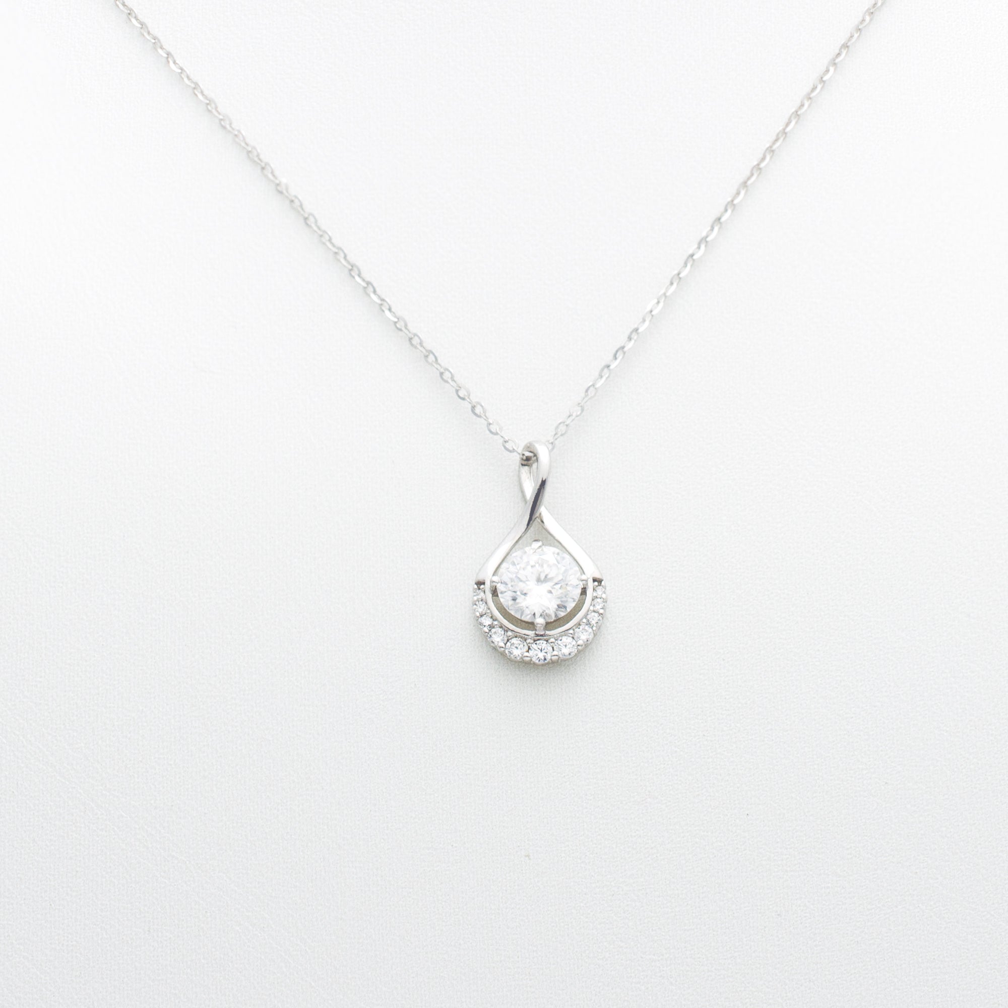 Teardrop Sparkle Pendant Necklace in Silver
