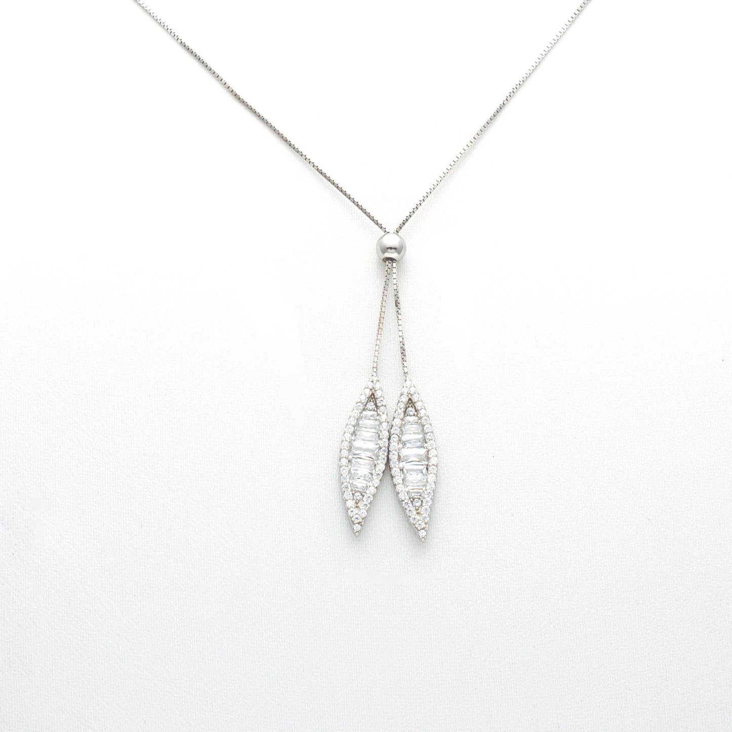 Interlocking Circle Pendant Necklace in Sterling Silver